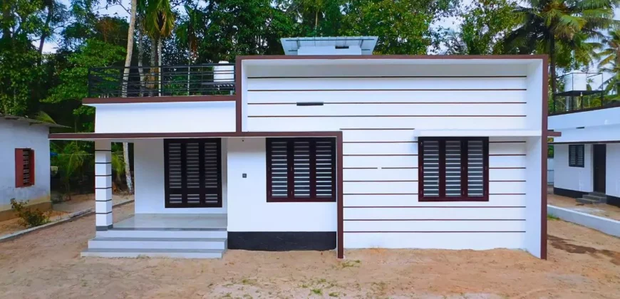 Cute 2 bhk house for sale in mavelikara – 7.5 Cent land